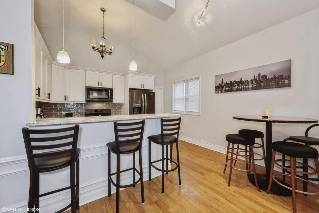 2-Bed 2-Bath Apt - Close To Uc W/ Free Parking Chicago Exterior foto